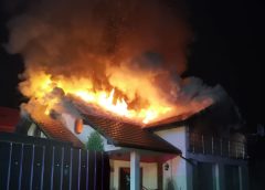 O casă a luat foc noaptea trecută
